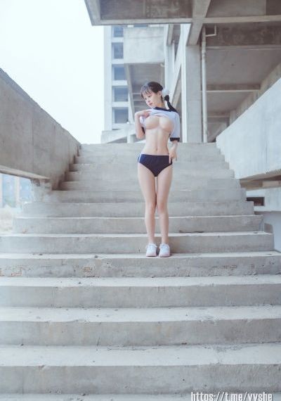 美女在床上打扑克_1080P高清在线